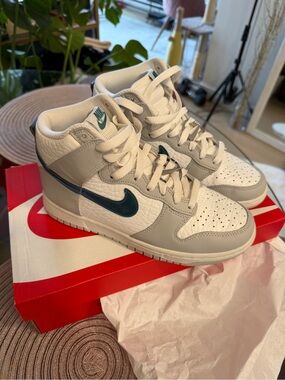 Nike Dunk women High-Top Sneakers in White, Light Gray & Teal